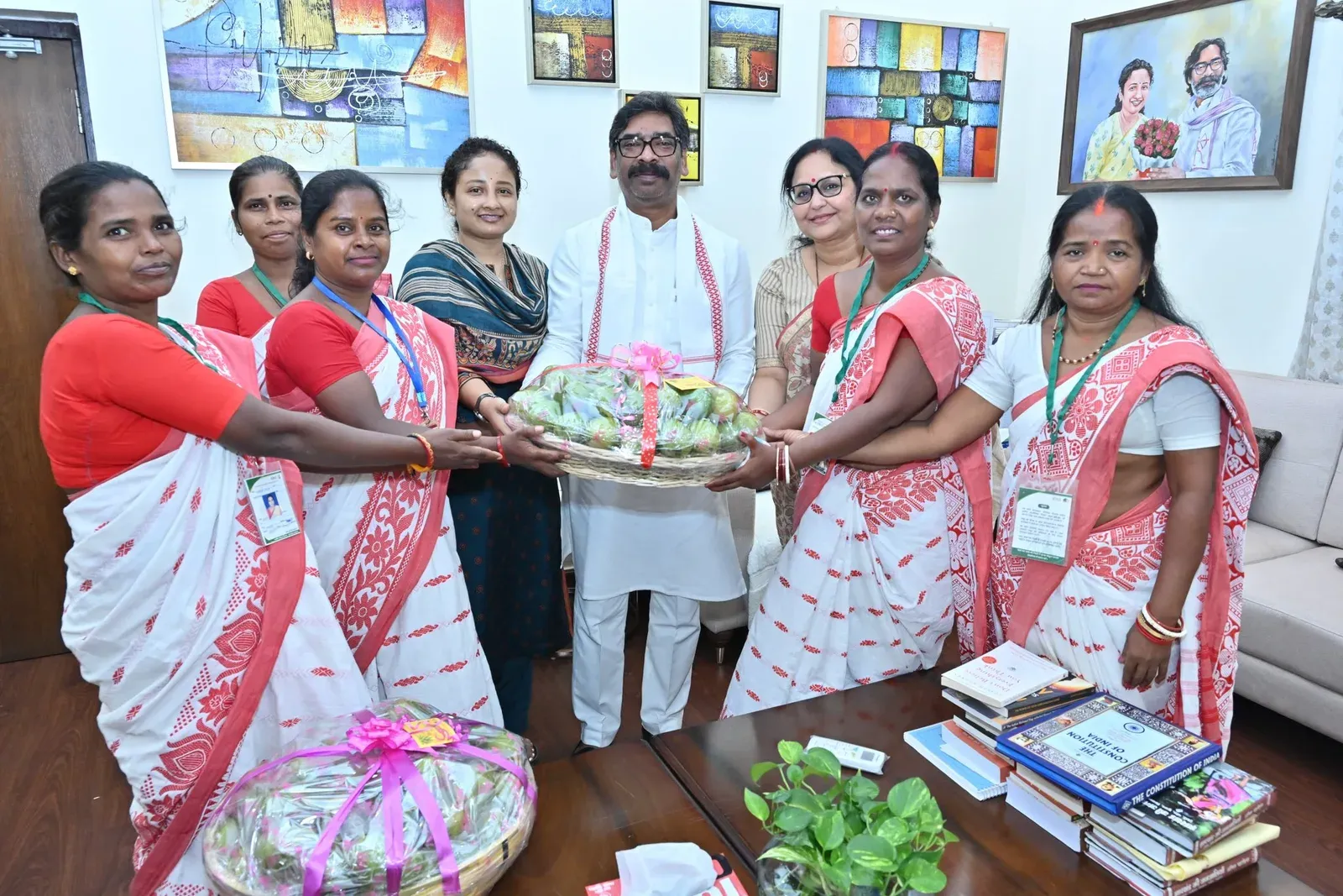CM Hemant Soren's Birsa Harit Gram Yojana Sends Amrapali Mangoes to London