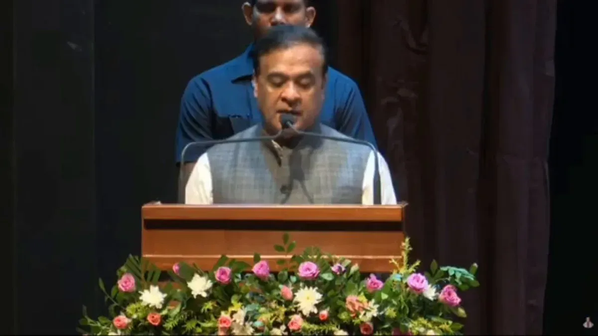 CM Himanta honours Kalaguru Bishnu Rabha at Divas event