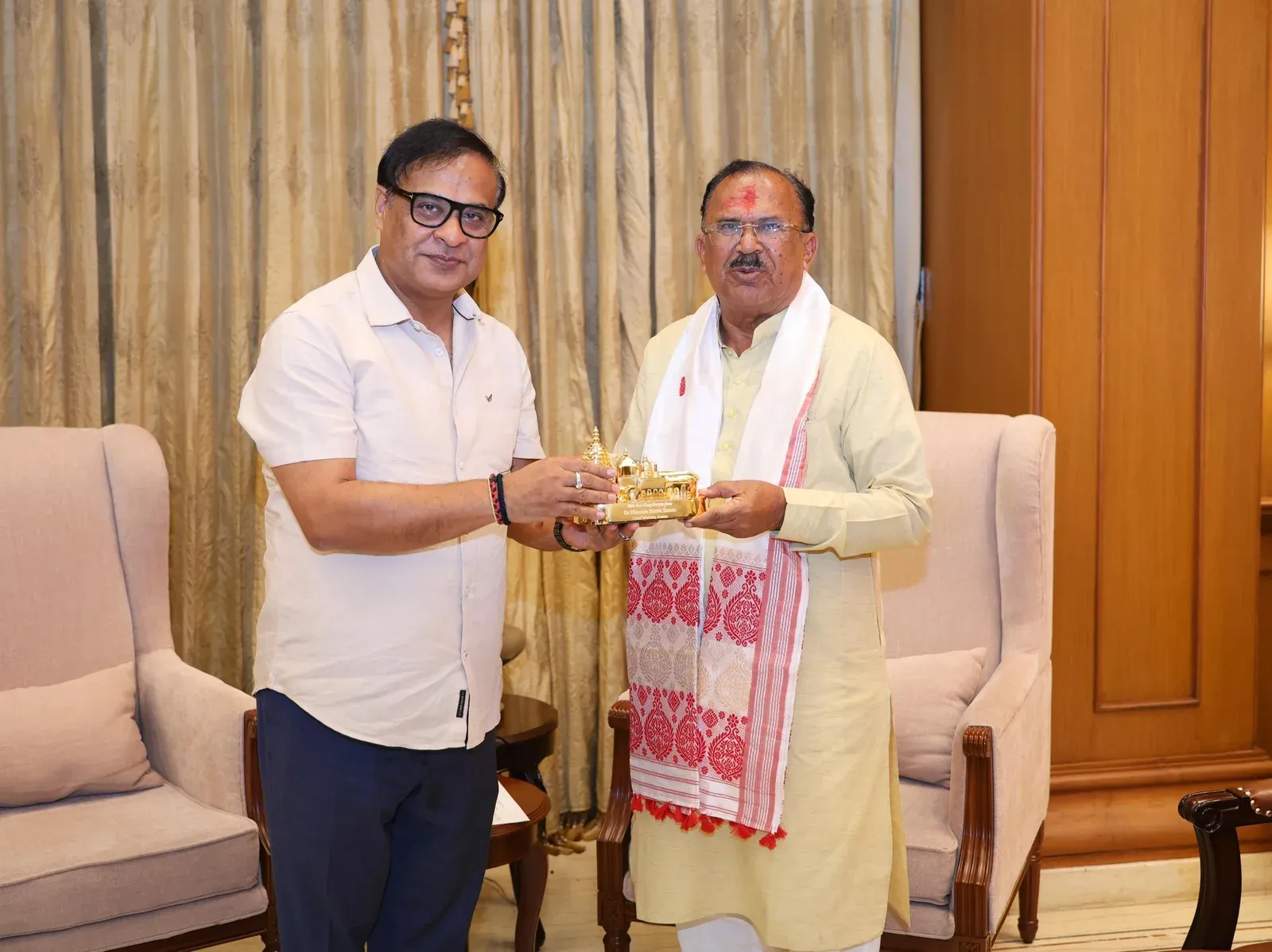 CM Himanta meets Rajasthan Assembly Speaker Devnani in Guwahati
