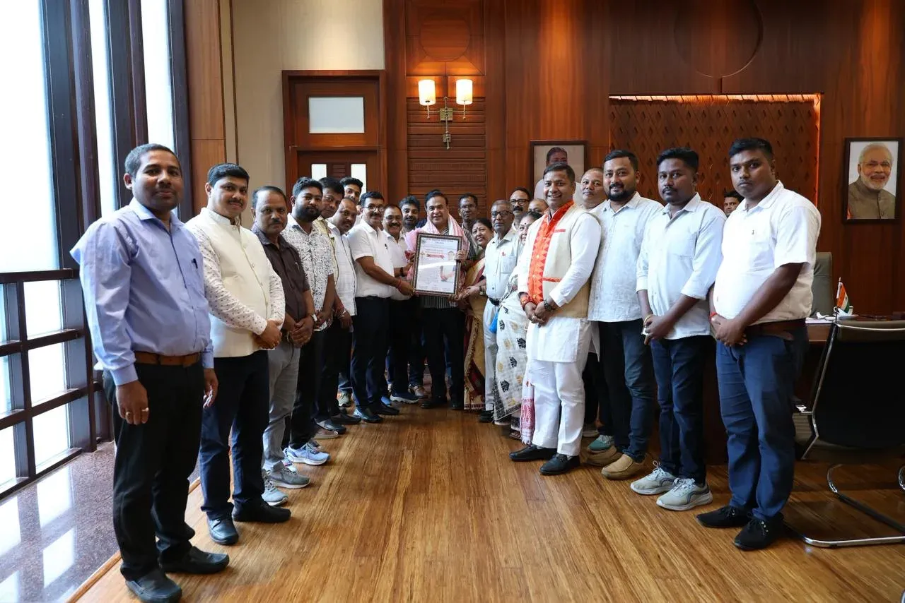 CM Himanta Meets SC, Motok and Welfare Groups in Guwahati