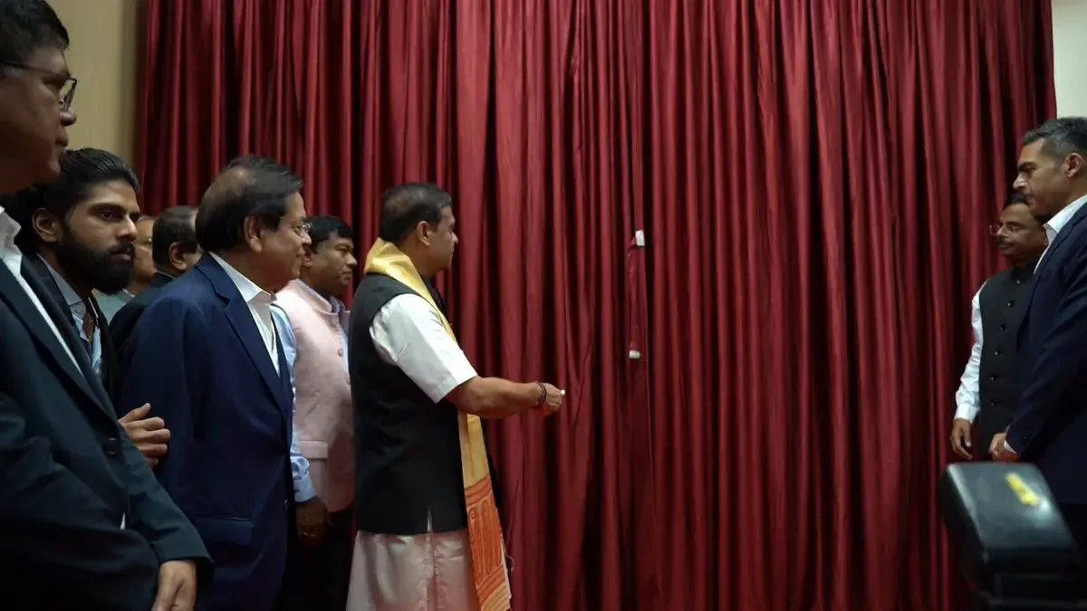CM Himanta unveils Maniram Dewan bust at Gauhati Tea Auction Centre