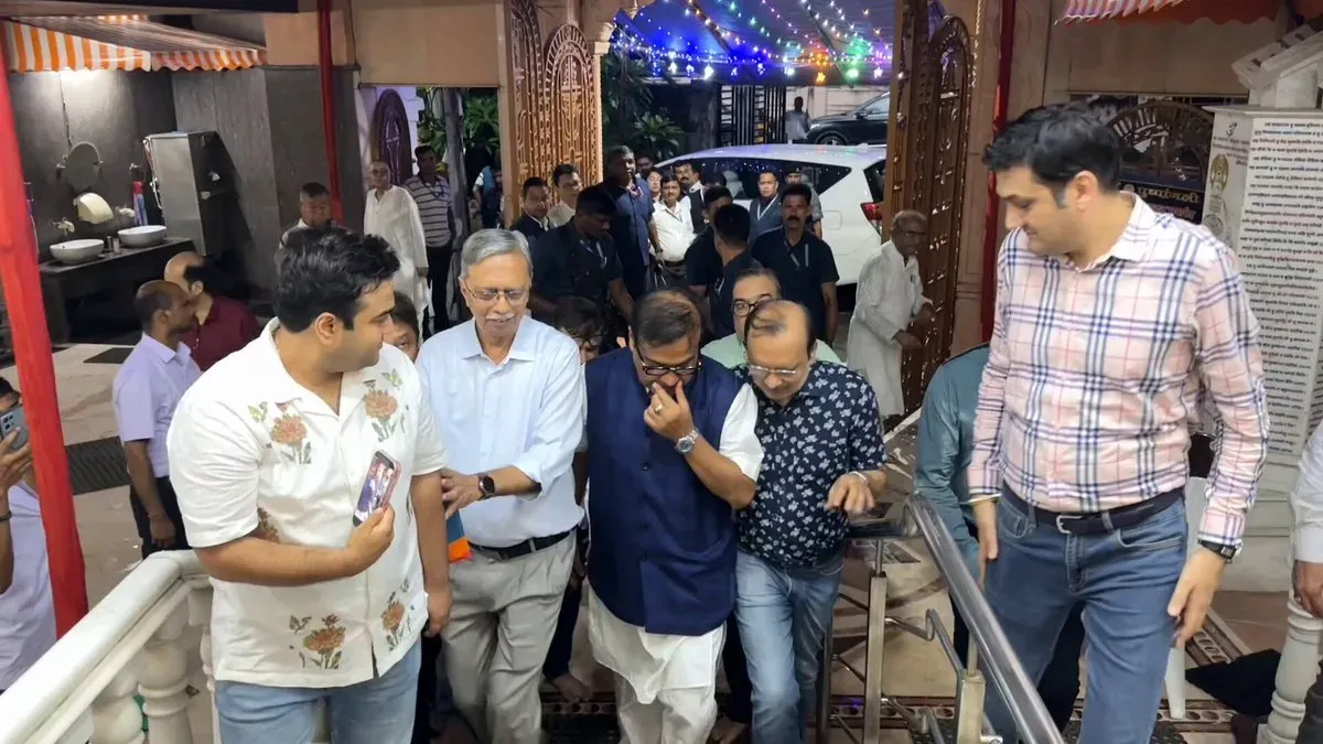 CM Himanta visits Kolkata, seeks blessings at Jain community meet