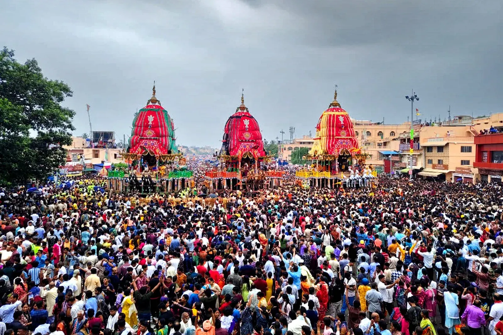CM Majhi Hails Ratha Yatra as Devotees Throng Bada Danda