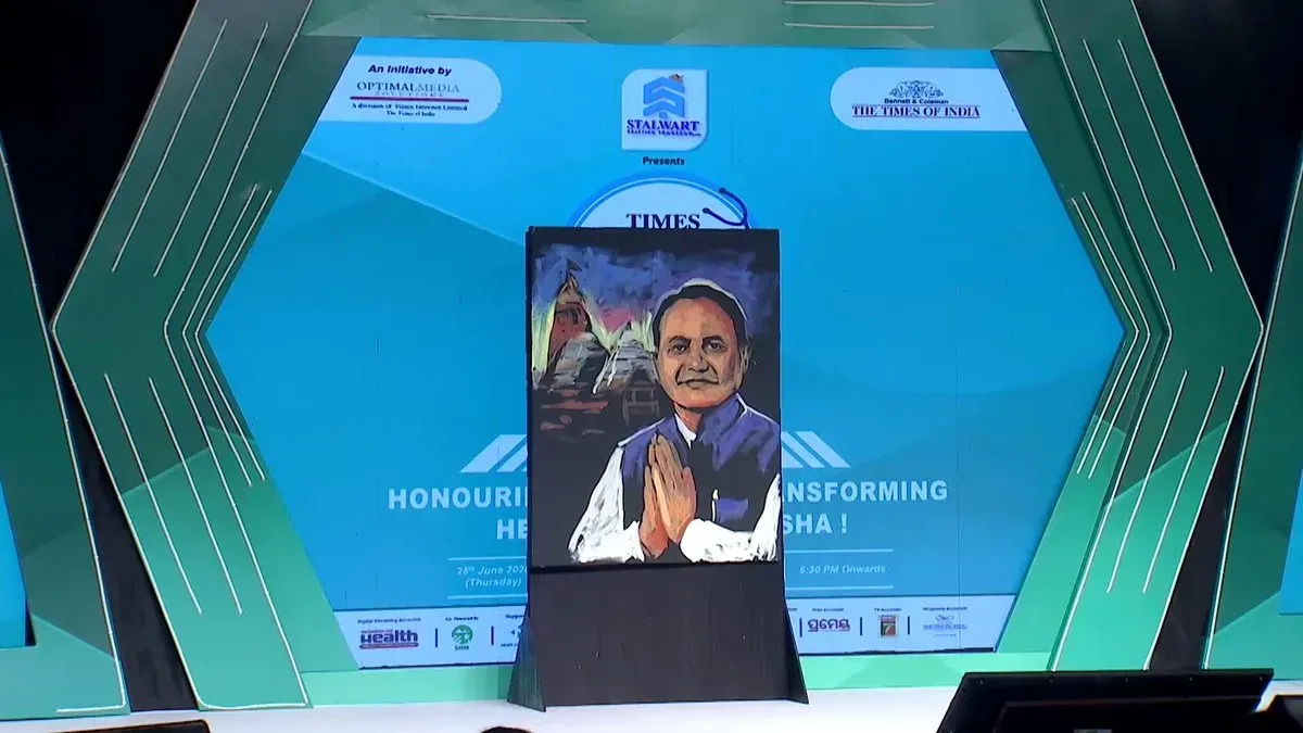 CM Majhi Hails Speed Painter Vilas Nayak at Health Icons Odisha