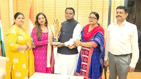 सीएम माझी ने इंडियन आइडल सीजन 16 की विजेता ज्योतिर्मयी को सम्मानित किया, 5 लाख रुपए के नकद इनाम की घोषणा