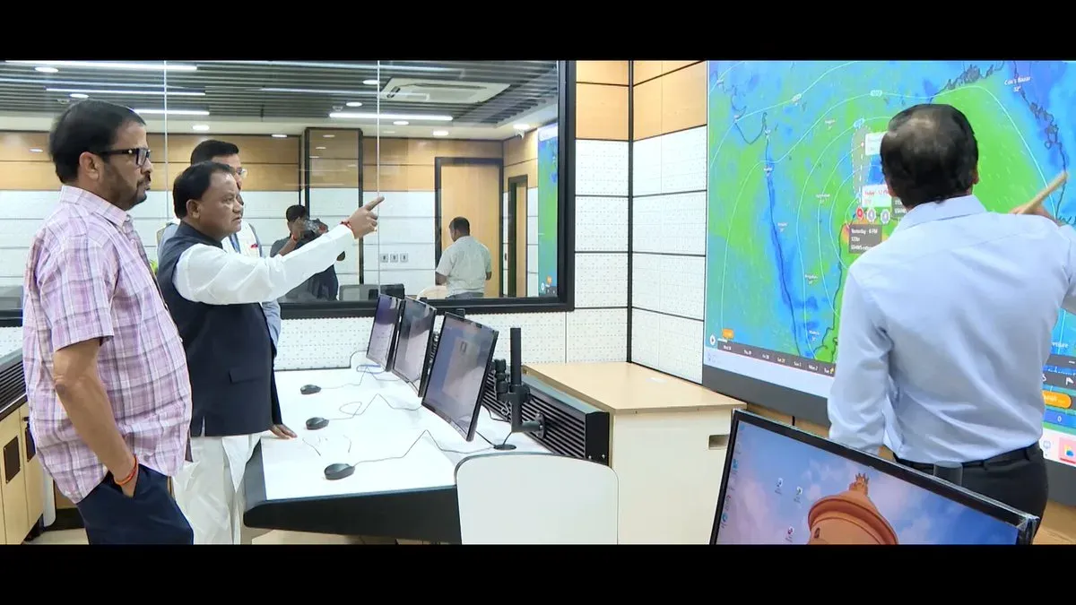 CM Majhi Reviews Cyclone Arnab Preparedness at SRC Office