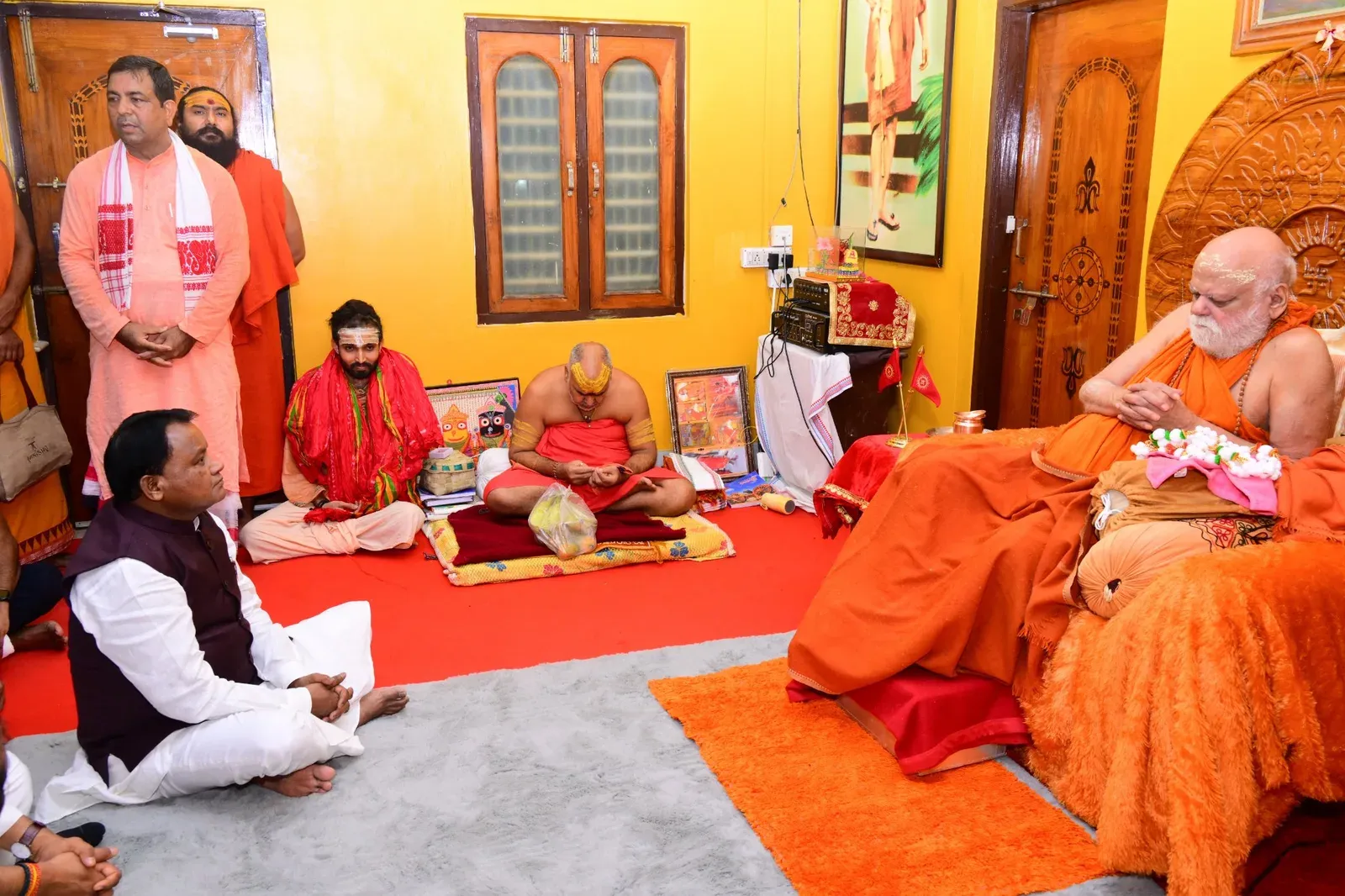CM Majhi Seeks Blessings at Govardhan Math, Puri