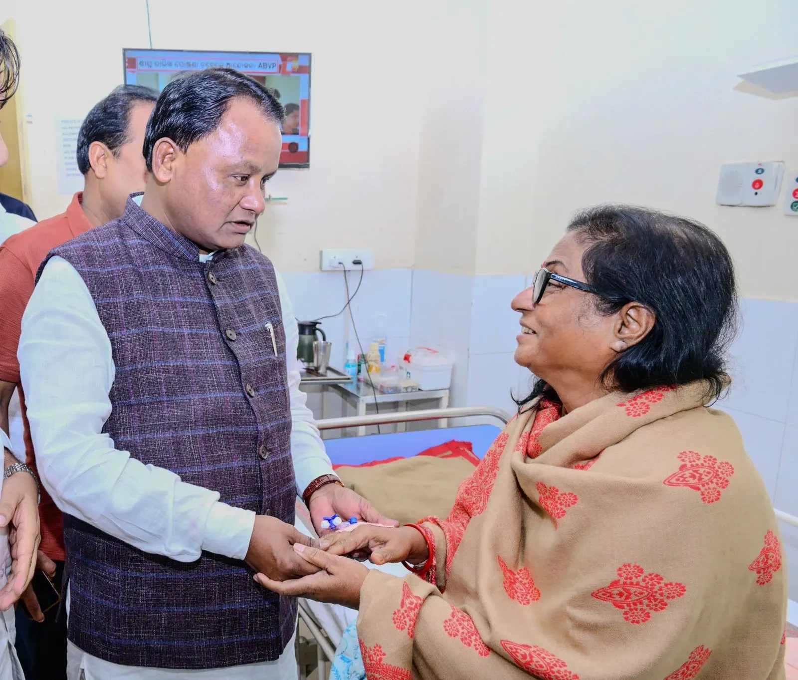 CM Majhi visits Speaker Surama Padhy at AIIMS Bhubaneswar
