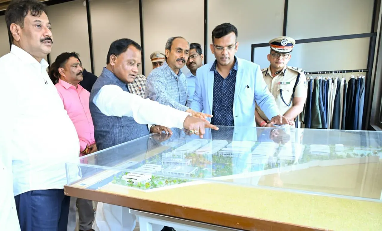 CM Majhi Visits Trimetro Garments Worksite in Khordha