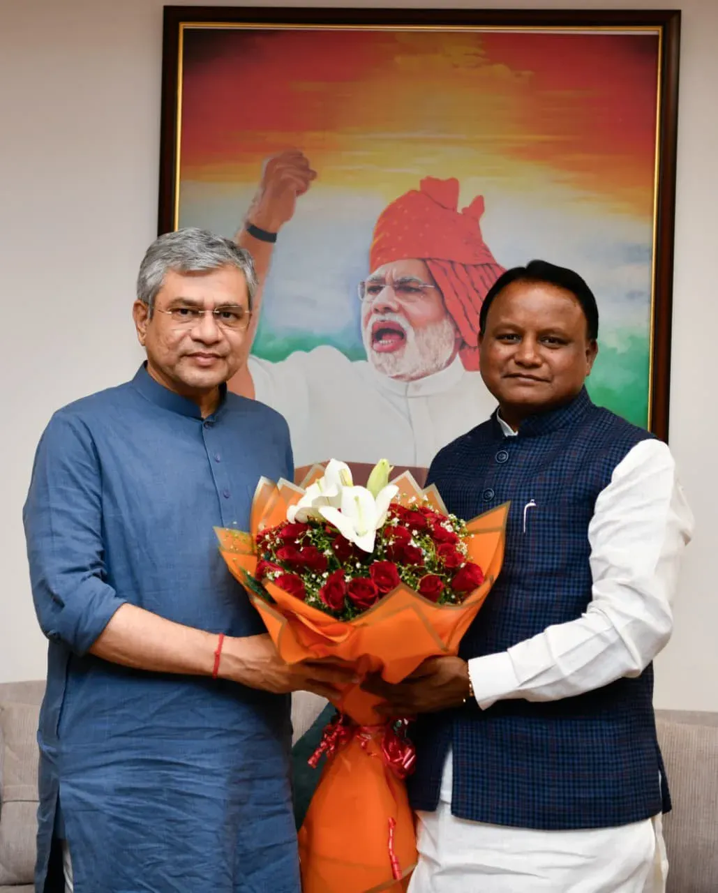 CM Majhi wishes Union Minister Vaishnaw on birthday