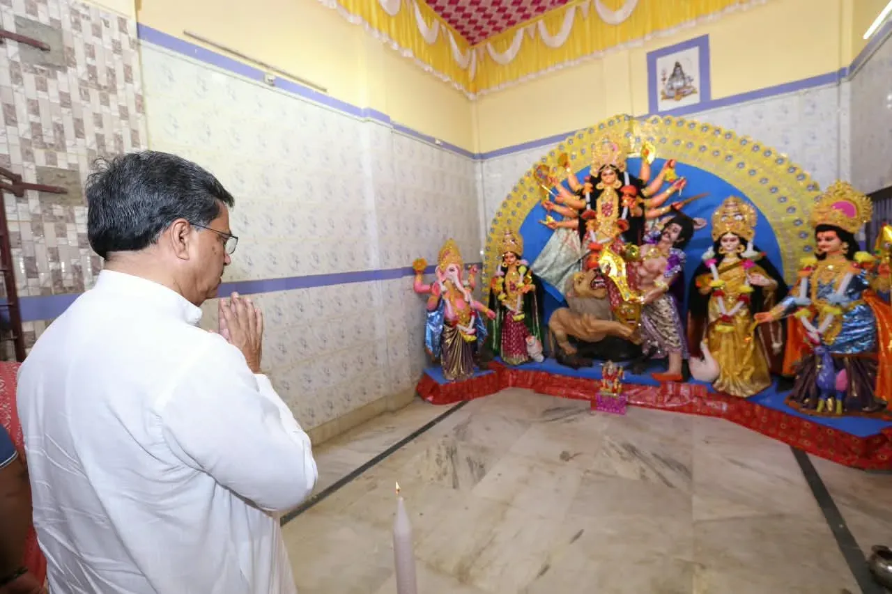 CM Manik Saha joins Durga Puja parikrama at Tarun Sangha, Ramnagar