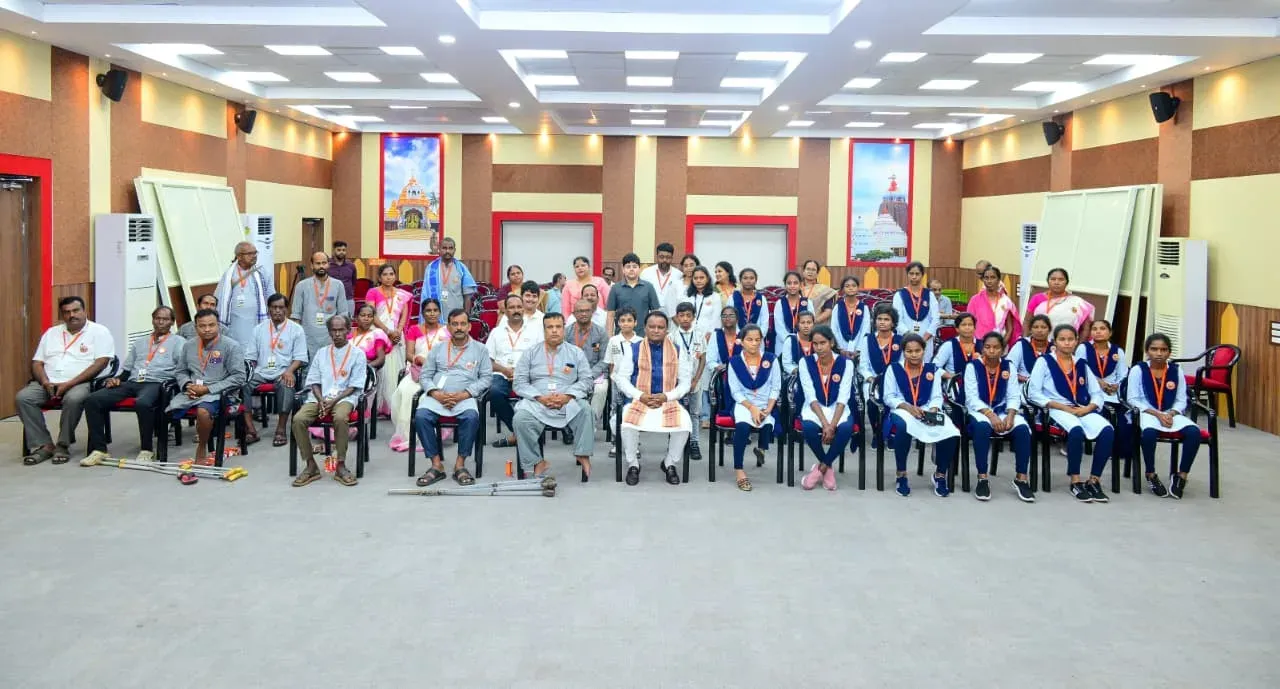 CM Mohan Majhi meets 50 persons with disabilities from Keonjhar