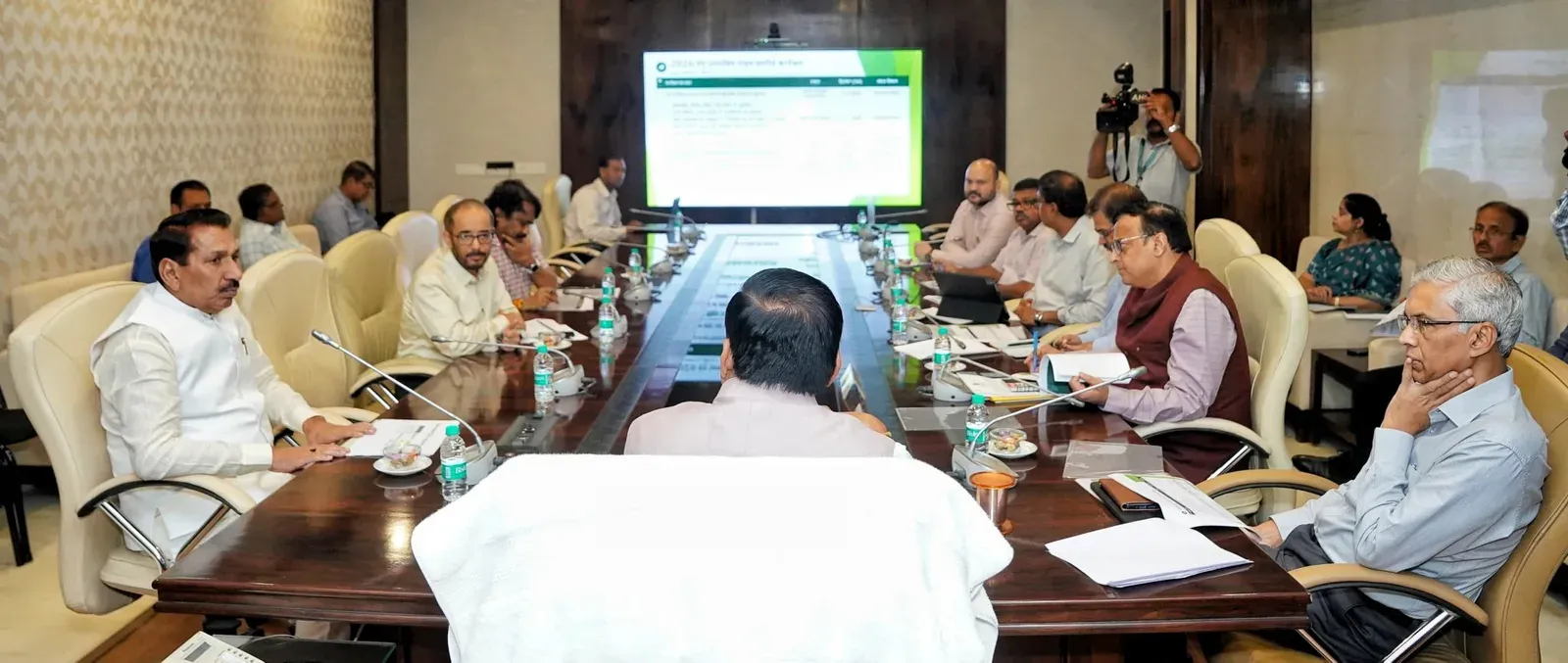 CM Mohan Yadav Directs Dairy Expansion, Digital KCC Push in MP