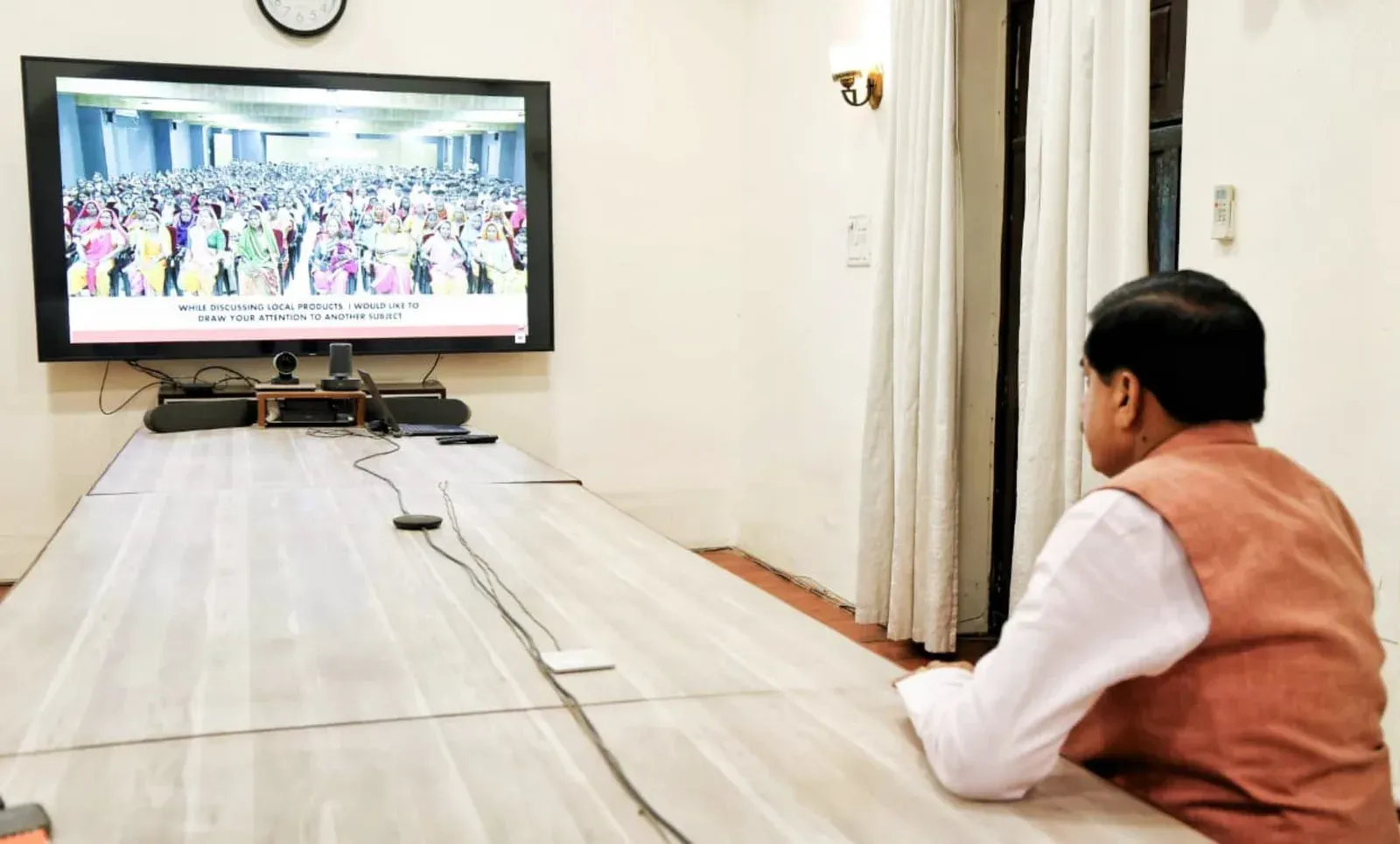 CM Mohan Yadav Hears Mann Ki Baat 139, Backs Vocal for Local