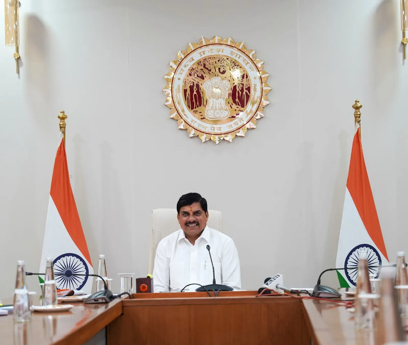 CM Mohan Yadav honours Raghuvir Yadav at Kishore Kumar event