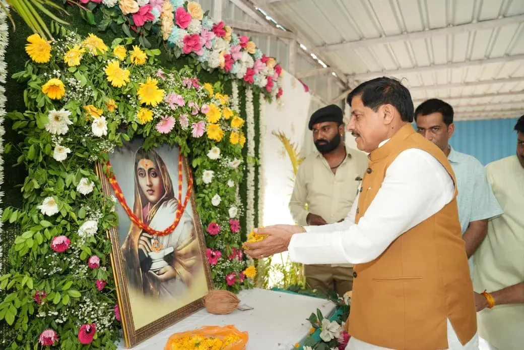 CM Mohan Yadav Inspects Ahilya Kund Restoration in Indore