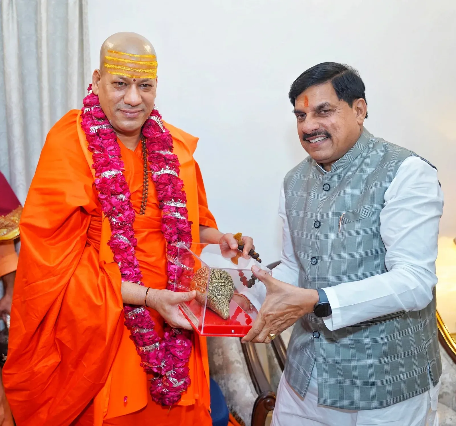 CM Mohan Yadav Meets Swami Kailashanand Giri in Delhi
