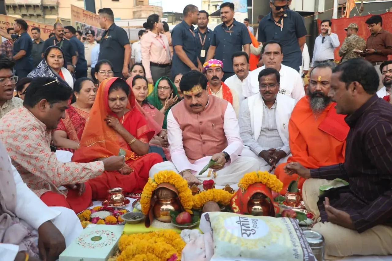 CM Mohan Yadav Offers 351-Ft Chunri at Maa Shipra Parikrama