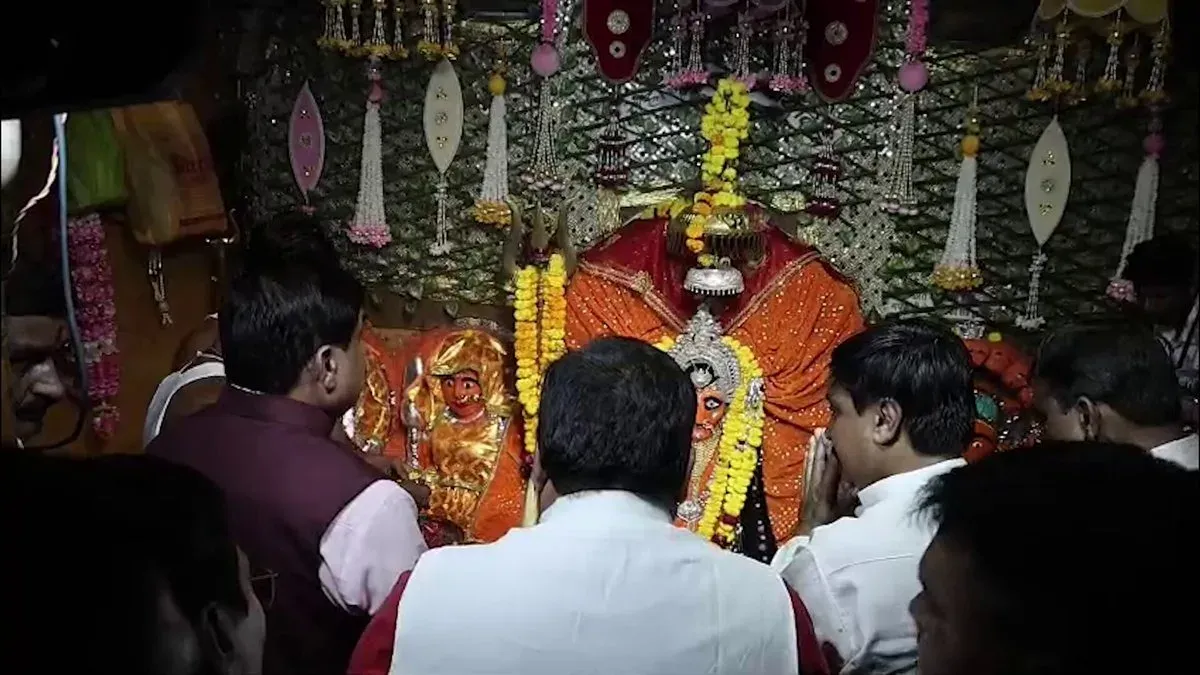 CM Mohan Yadav Offers Navratri Prayers at Chamunda Dham