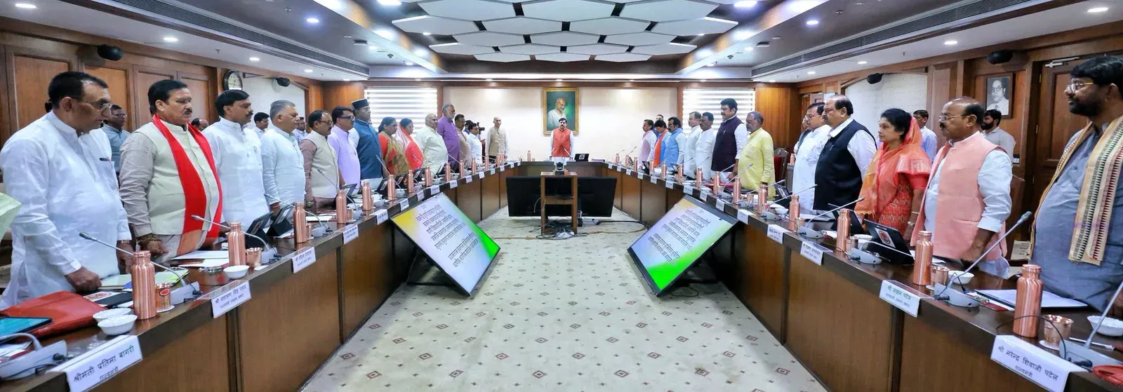 CM Mohan Yadav Opens MP Cabinet Meet with Vande Mataram