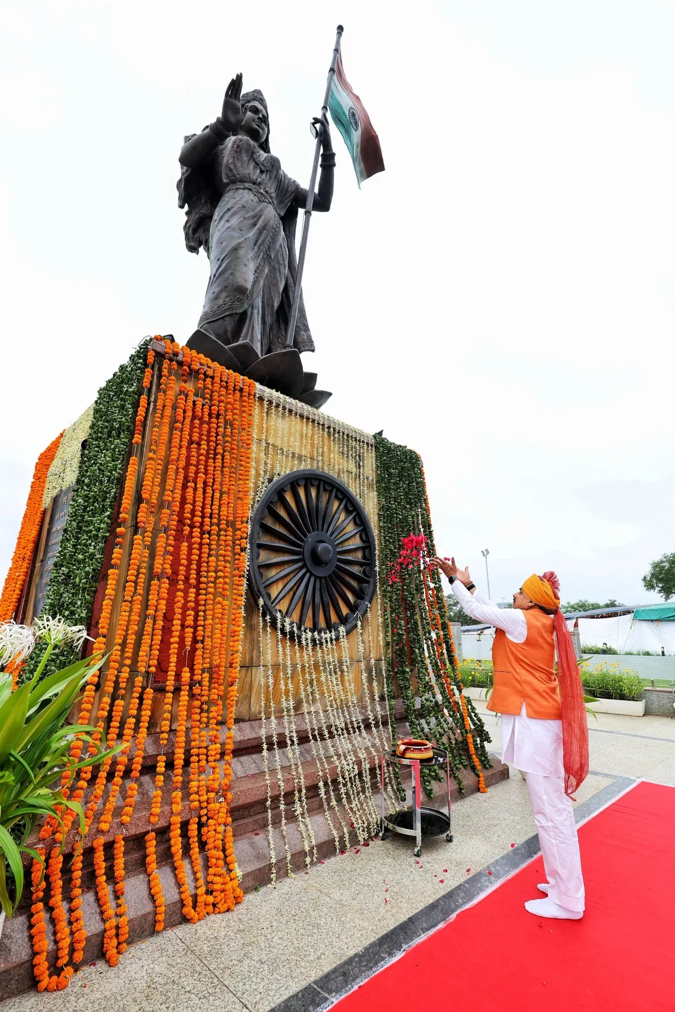 CM Mohan Yadav pays floral tribute at Shaurya Smarak on Independence Day