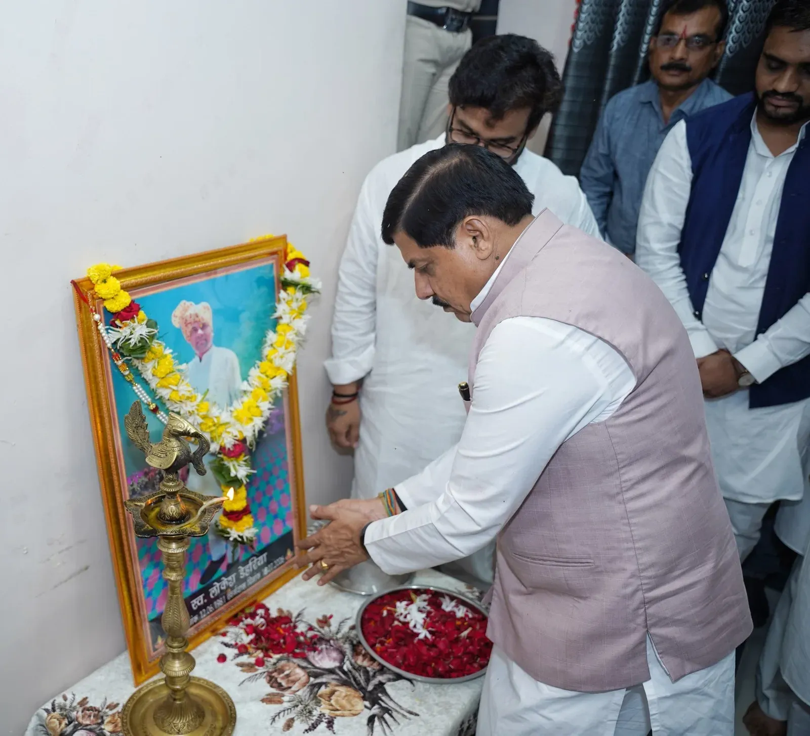 CM Mohan Yadav pays tribute to late BJP SC Morcha chief in Chhindwara