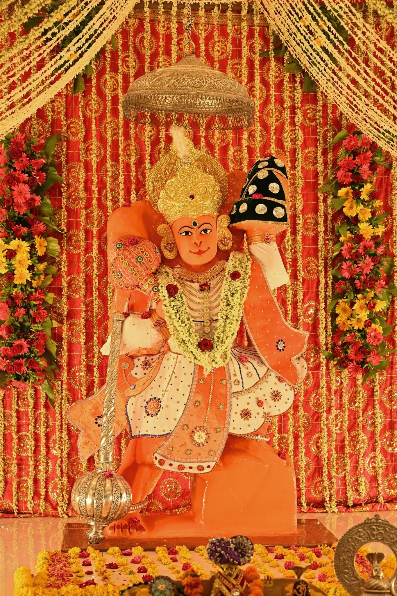 CM Mohan Yadav Seeks Blessings at Indore's Pitareshwar Hanuman Temple