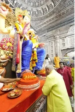 उप राष्ट्रपति राधाकृष्णन ने किए लालबागचा राजा के दर्शन, CM फडणवीस के आवास पर भी पूजा अर्चना
