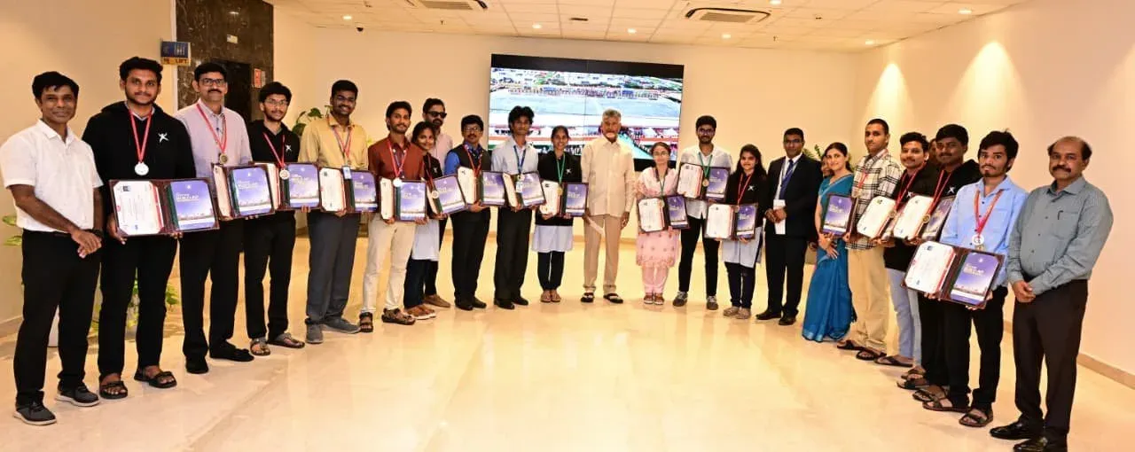 CM Naidu meets AP's 18 quantum skilling toppers from IIT-M