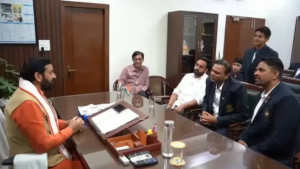 CM Nayab Saini Meets India Junior Women's Handball Team