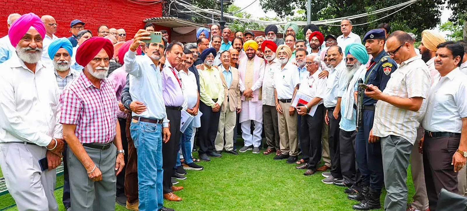 CM Nayab Saini Meets Senior Journalists Forum in Chandigarh