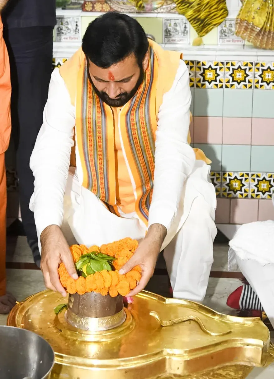 CM Nayab Saini Offers Prayers at Kurukshetra's Sarveshwar Mahadev Temple