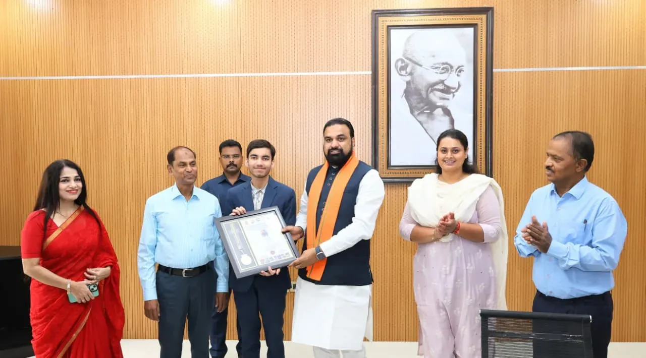 CM Nitish Kumar Congratulates Mo. Reyan on Outstanding Achievement