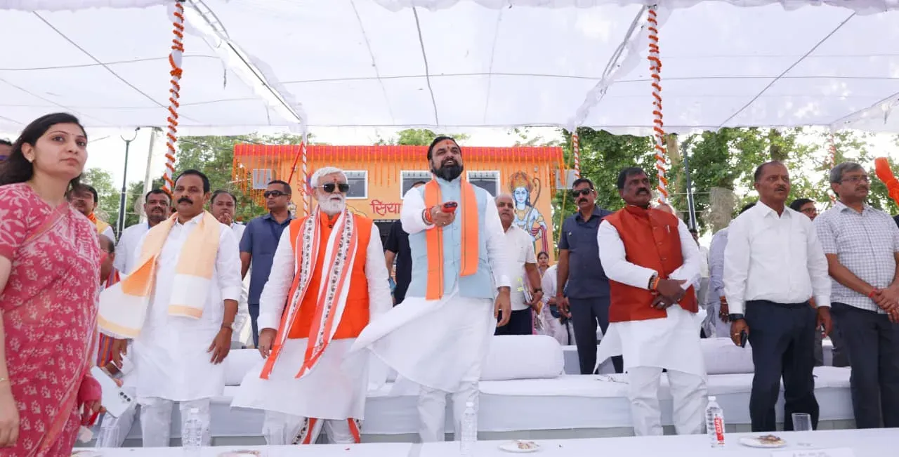CM Nitish Kumar Unveils Statue of Maharaj Kamal Bahadur Singh