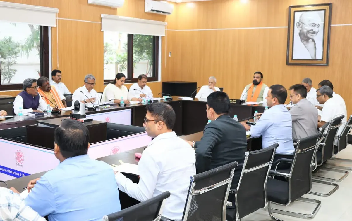 CM Nitish Orders Bihar Depts to Simplify Licences