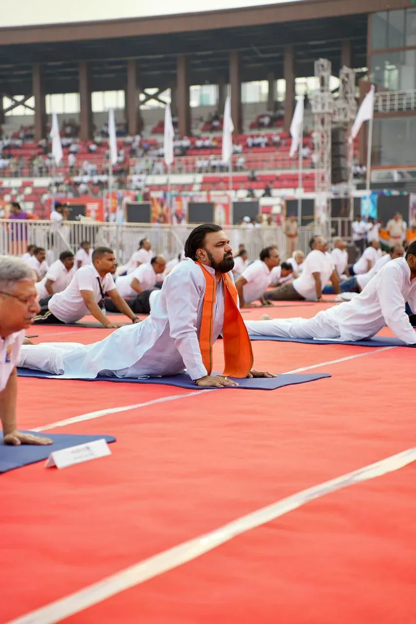 CM Nitish to Add Yoga to Bihar School, College Curricula