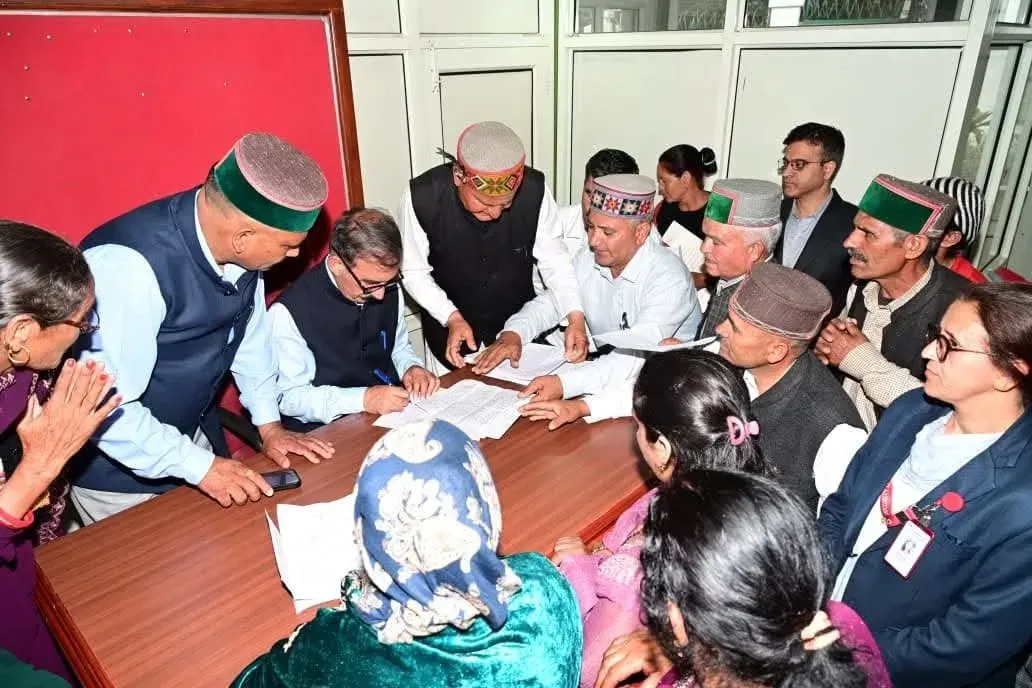 CM Office HP Hosts Seraj Delegations at Oak Over