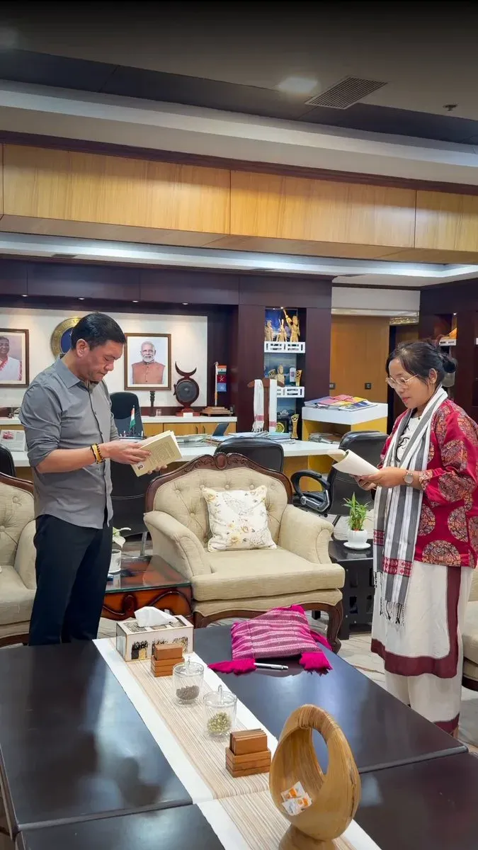 CM Pema Khandu moved by Hindi poetry on Tawang