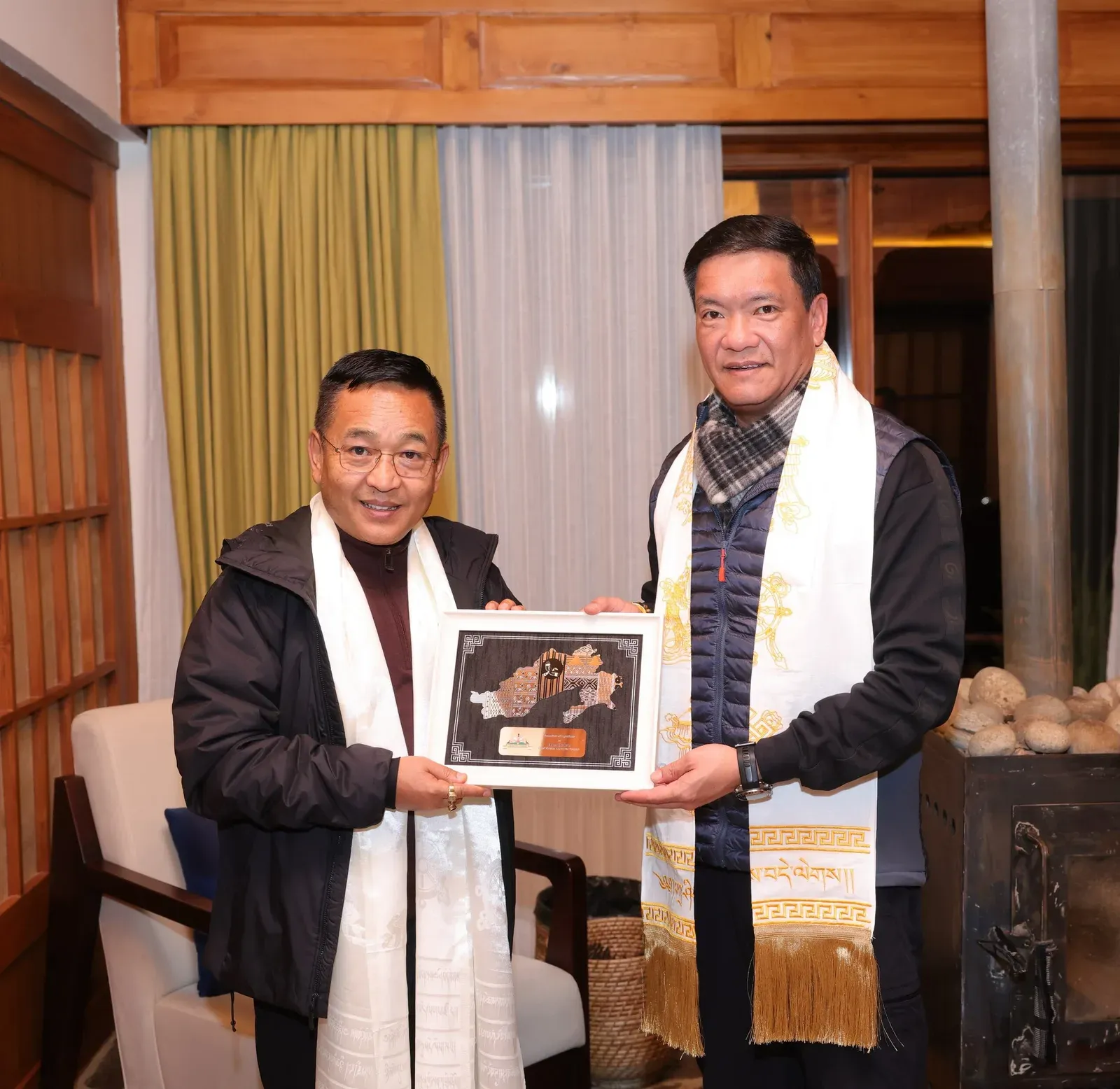 CM Pema Khandu Welcomes Sikkim CM Golay to Tawang for Tourism Mart