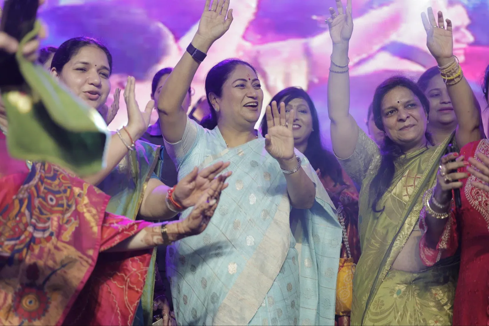 CM Rekha Gupta Celebrates Teej with Women at Pitampura Delhi Haat