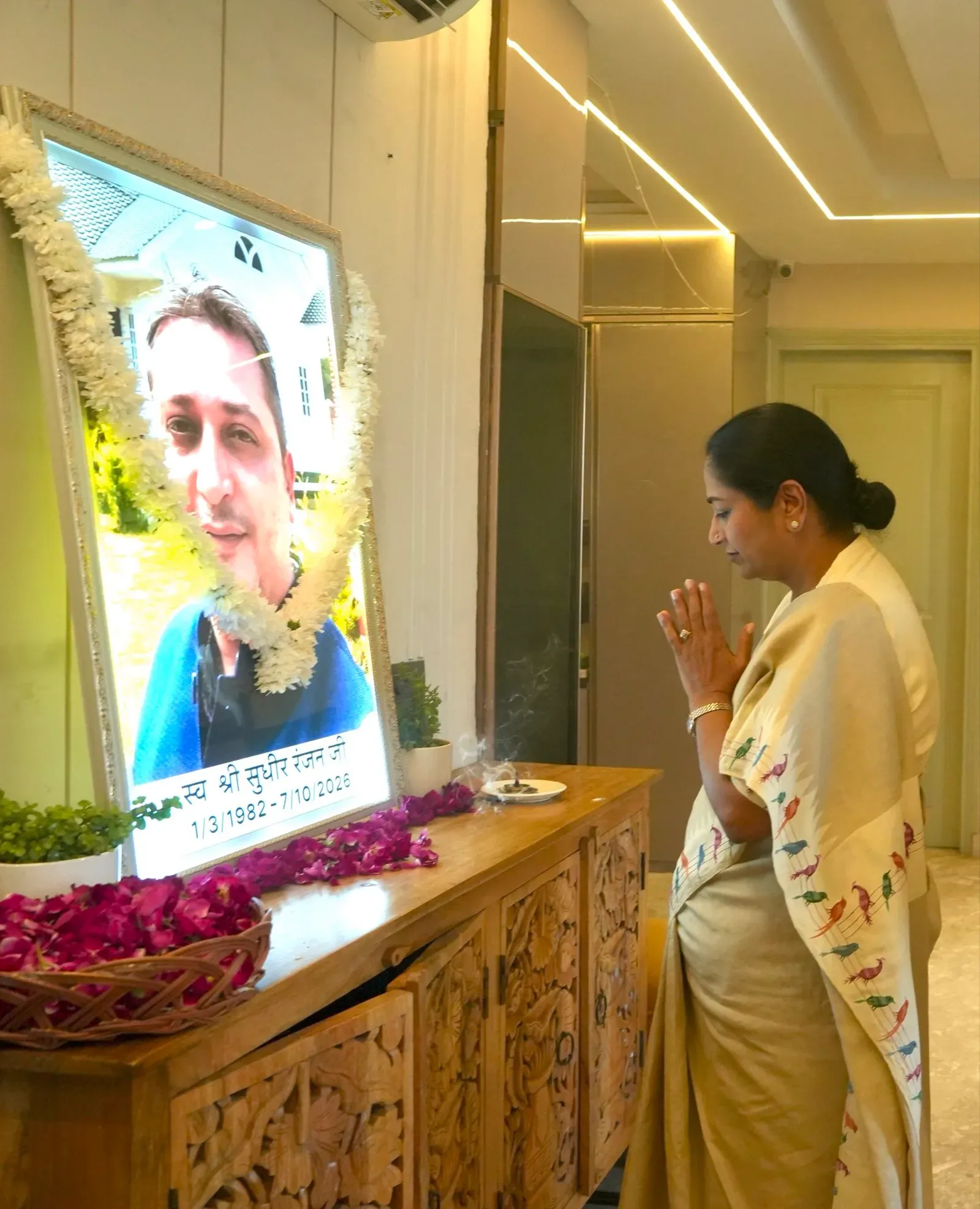 CM Rekha Gupta condoles death of Delhi councillor's husband