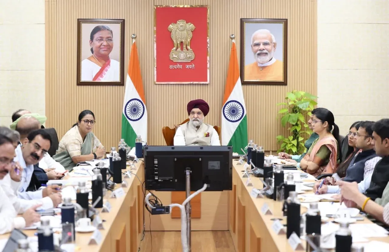 CM Rekha Gupta joins LG Sandhu's meet on cutting Delhi red tape