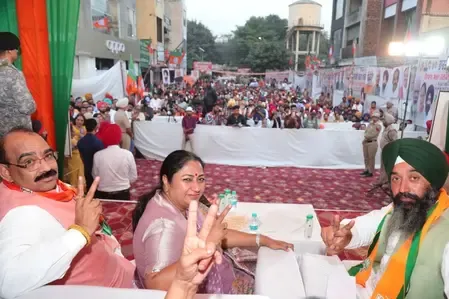 सीएम रेखा गुप्‍ता की पंजाब की जनता से अपील, भाजपा को वोट कर भ्रष्टाचारियों को हटाने का बेहतर अवसर