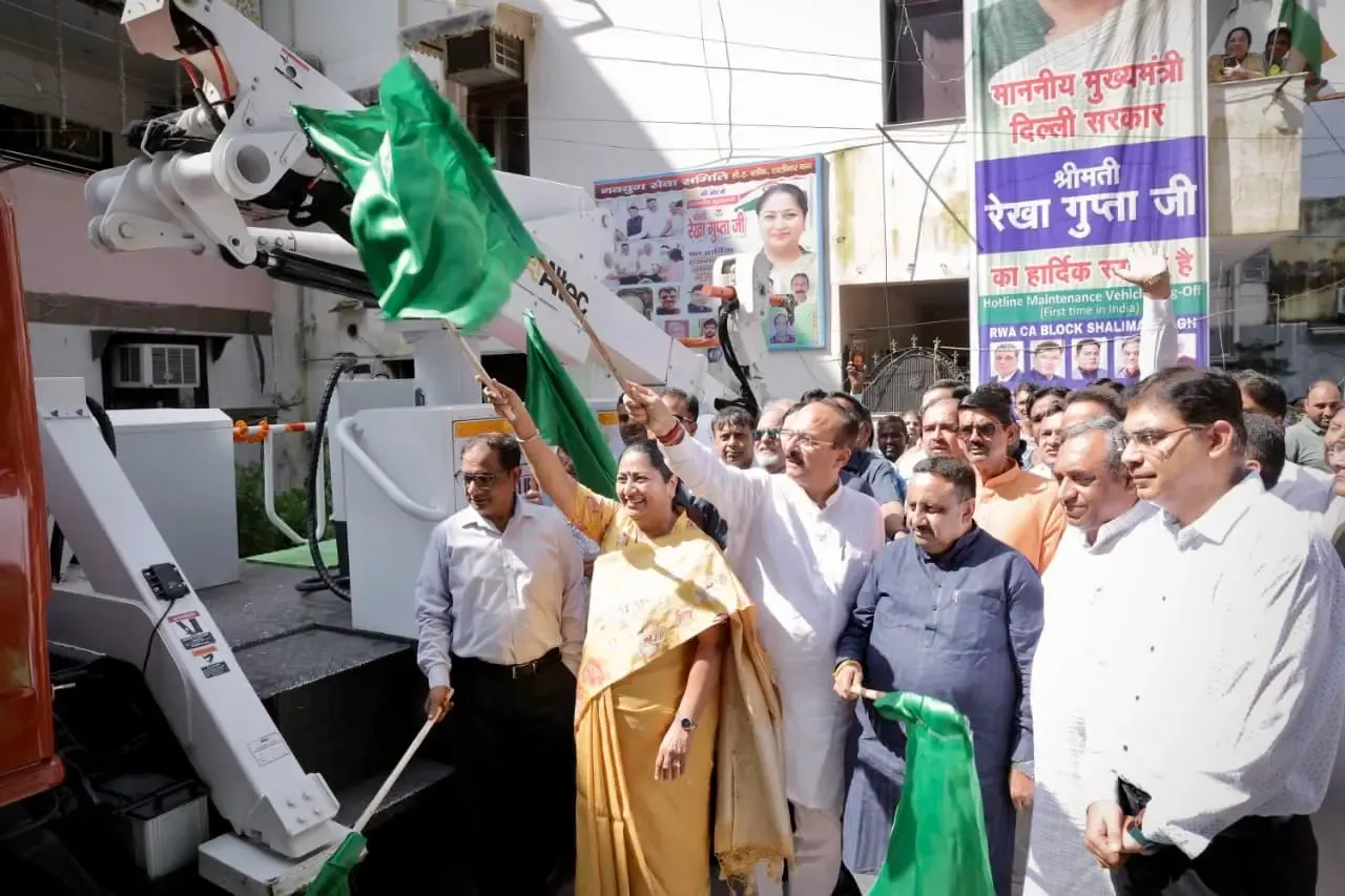 Has CM Rekha Gupta Unveiled the Nation's First Hi-Tech Power Cable Repair Van in Delhi?