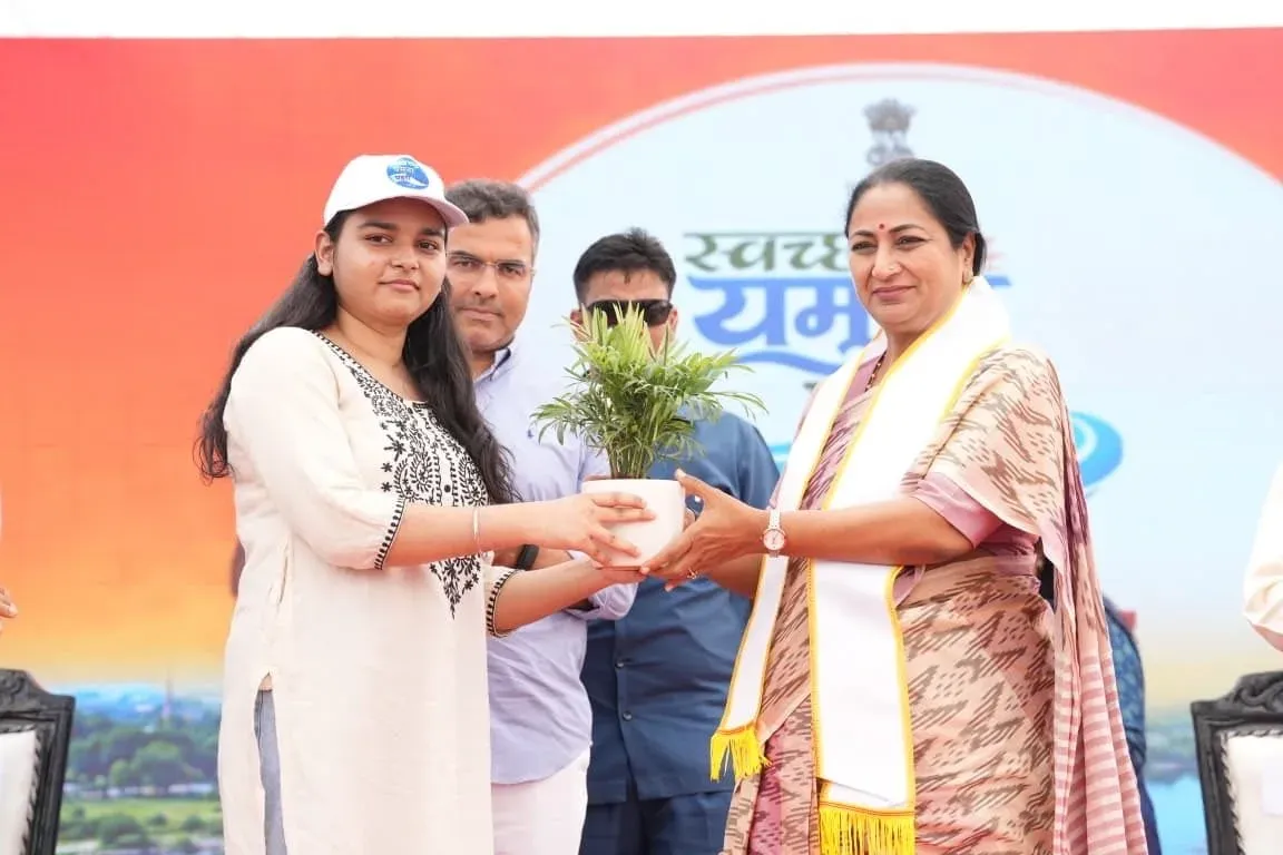 CM Rekha Gupta Launches 'Main Bhi Yamuna Prahari' App at DU