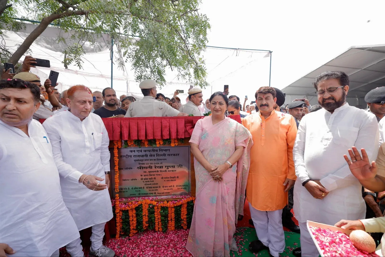 CM Rekha Gupta lays foundation of Rs 1 cr Burari park