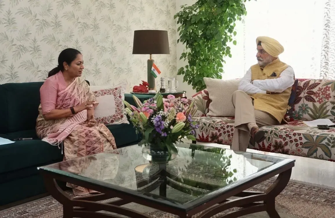 CM Rekha Gupta meets LG Sandhu, reviews women's safety in Delhi