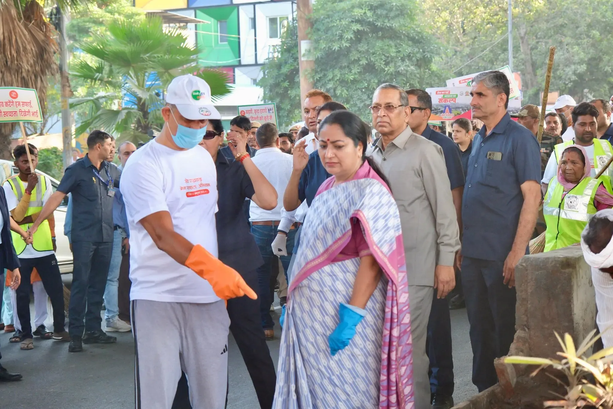 How is CM Rekha Gupta Leading a Cleanliness Drive in Delhi?