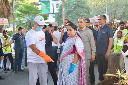How is CM Rekha Gupta Leading a Cleanliness Drive in Delhi?