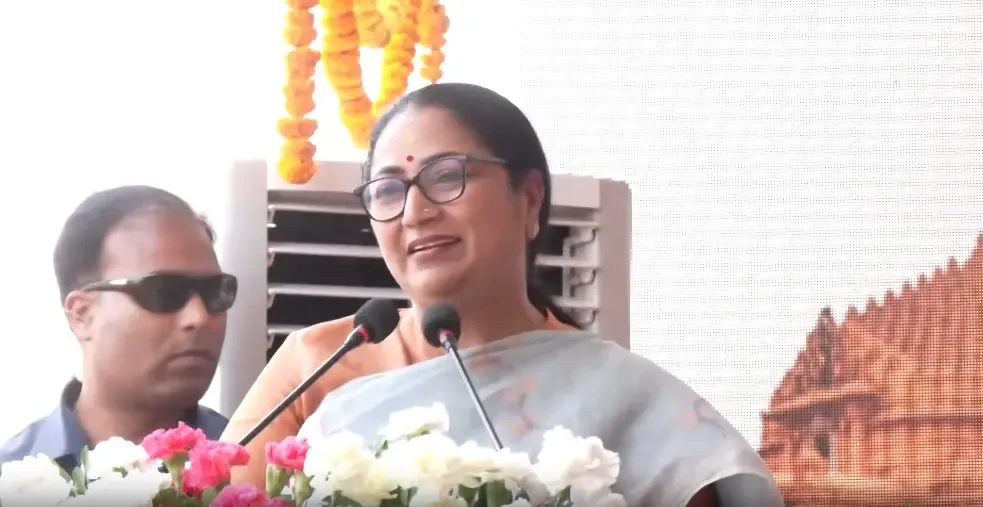 सीएम रेखा गुप्ता ने 1,400 श्रद्धालुओं को लेकर सोमनाथ जा रही विशेष ट्रेन को दिखाई हरी झंडी, दिल्ली सरकार ने संभाला पूरा खर्च